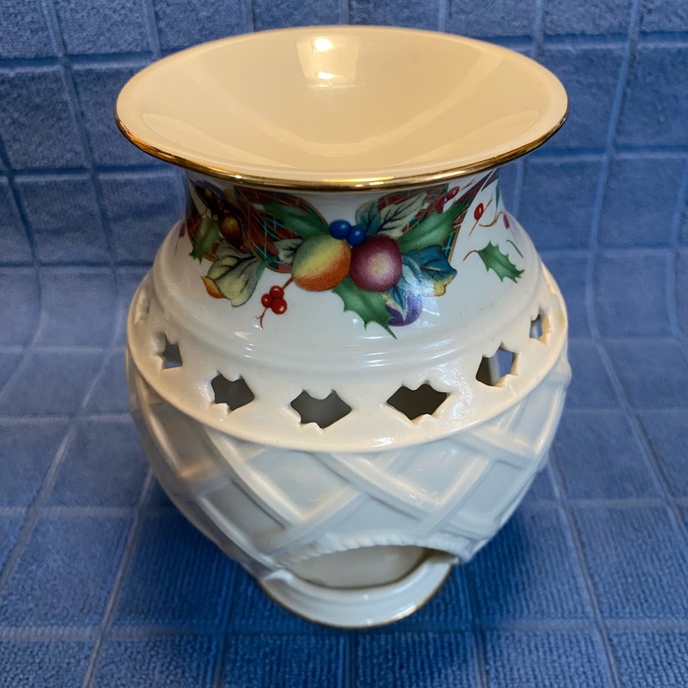 Lenox Holiday Tartan fragrance warmer